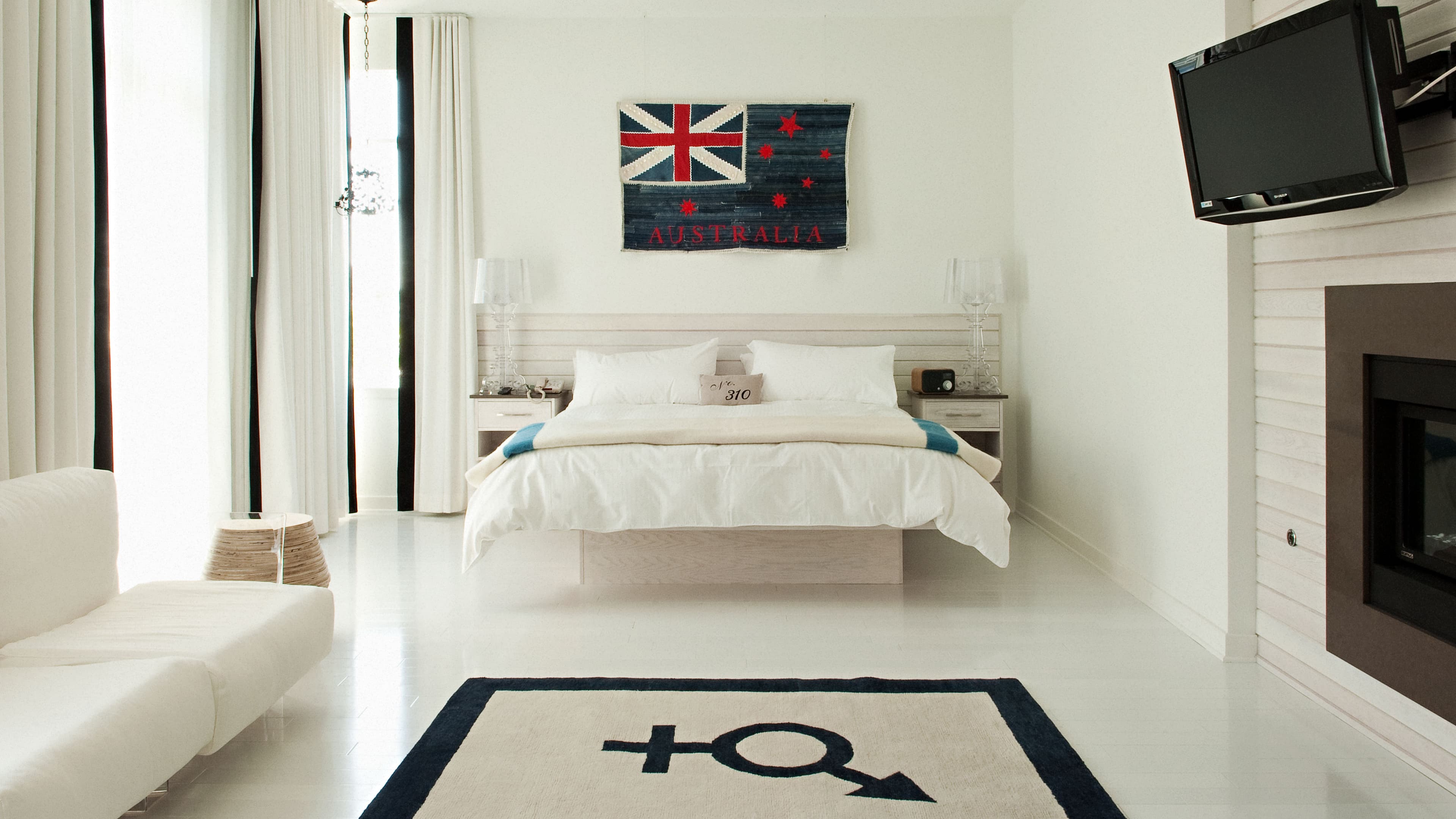 BUNGALOW Hotel